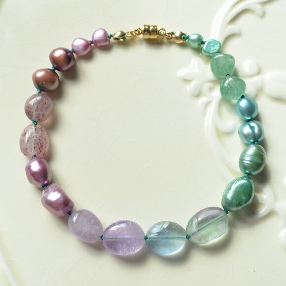 Hand Knotted Gemstone and Pearl Bracelet - Hand Made in Canada - Picture 9 of 9